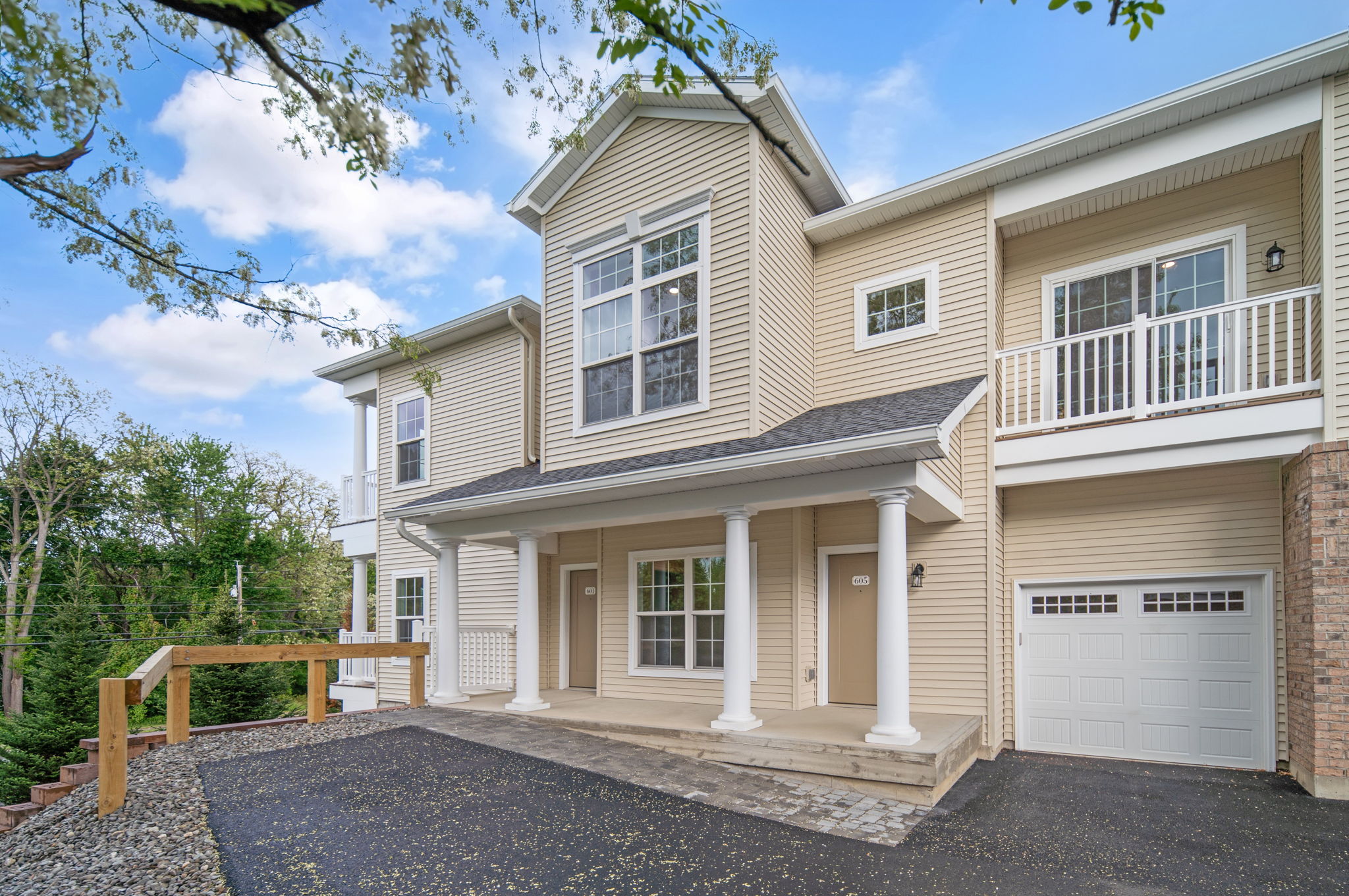 2-web-or-mls-002-605-vly-pointe-drive-schenectady-ny-usa-009