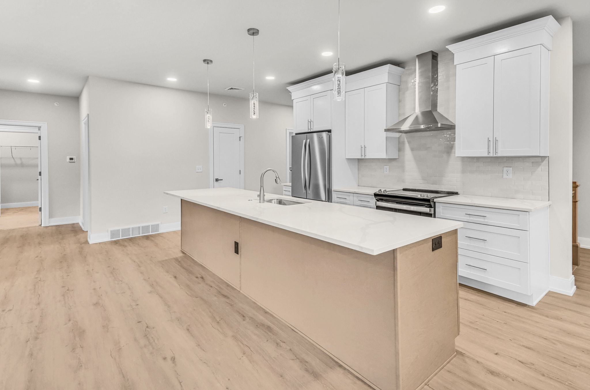 8-web-or-mls-008-605-vly-pointe-drive-schenectady-ny-usa-008